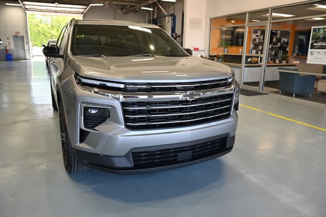 New 2026 Chevrolet Traverse LT w/ LPO, Floor Liner Package FWD image 3