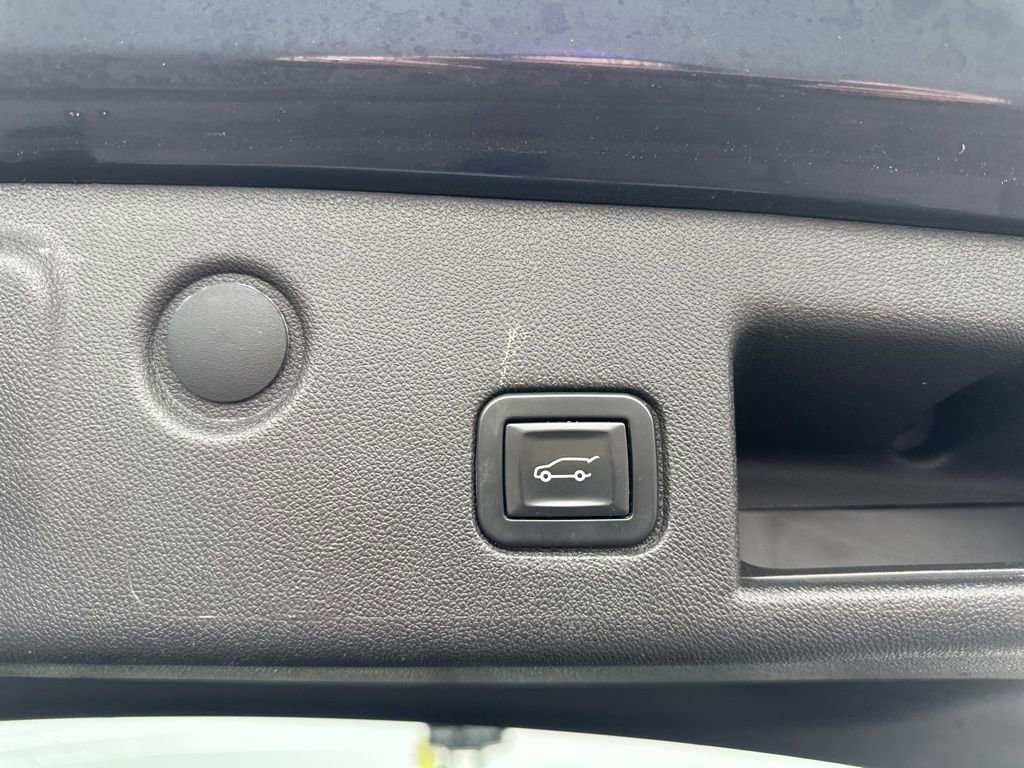 Used 2018 Chevrolet Equinox LT w/ Sun & Infotainment Package FWD image 14