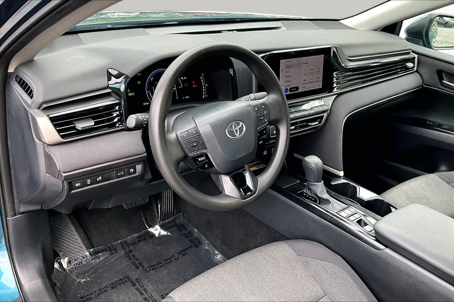 Used 2025 Toyota Camry LE FWD image 17