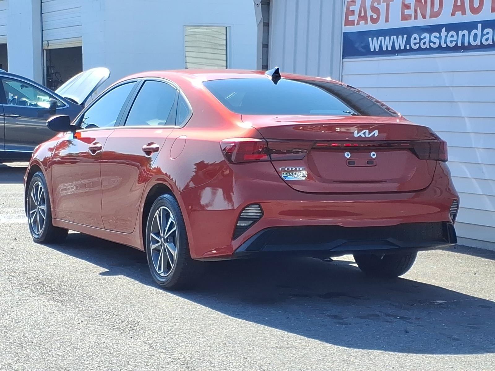 Used 2022 Kia Forte LXS w/ LXS Technology Package FWD image 3