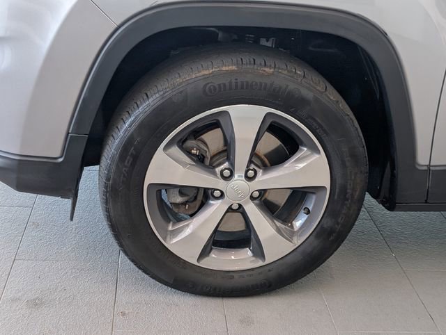 Used 2019 Jeep Cherokee Limited image 4