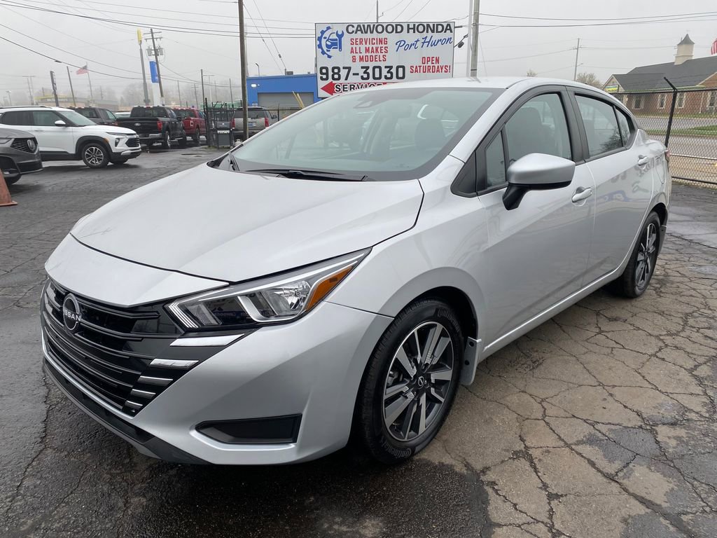 Used 2024 Nissan Versa SV w/ Electronics Package FWD image 5