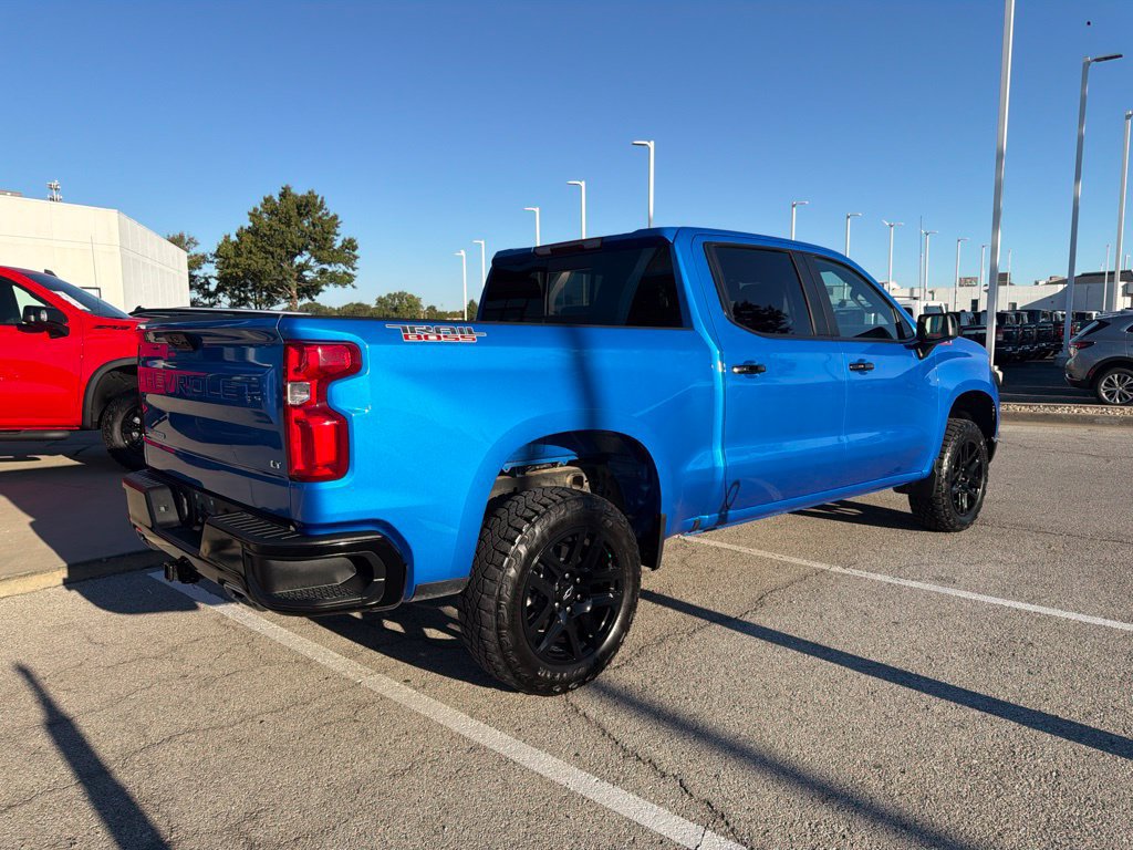 Used 2025 Chevrolet Silverado 1500 LT Trail Boss w/ Convenience Package II AWD/4WD image 2