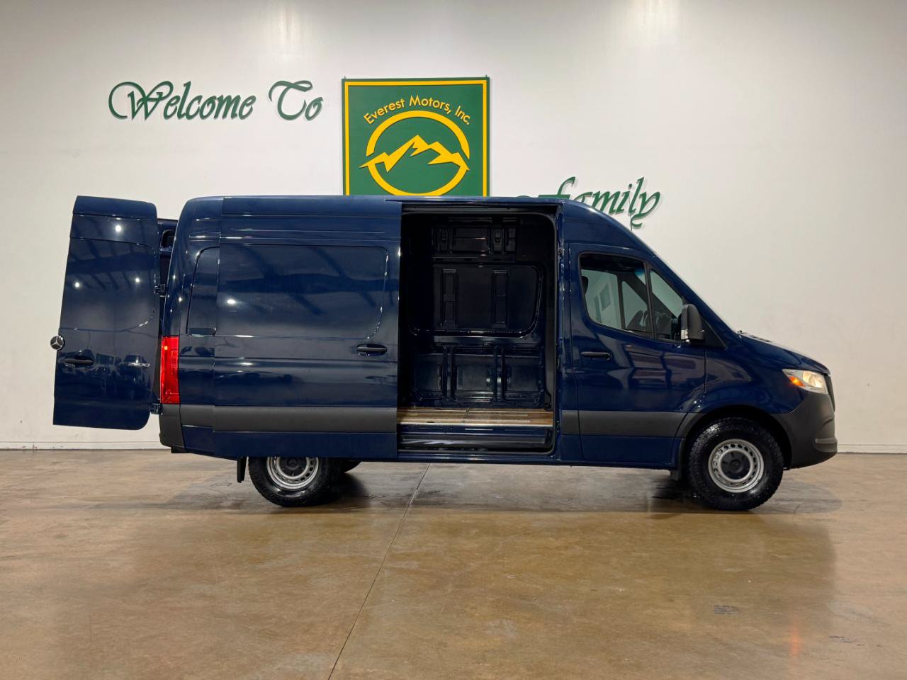 Used 2024 Mercedes-Benz Sprinter 2500 image 44