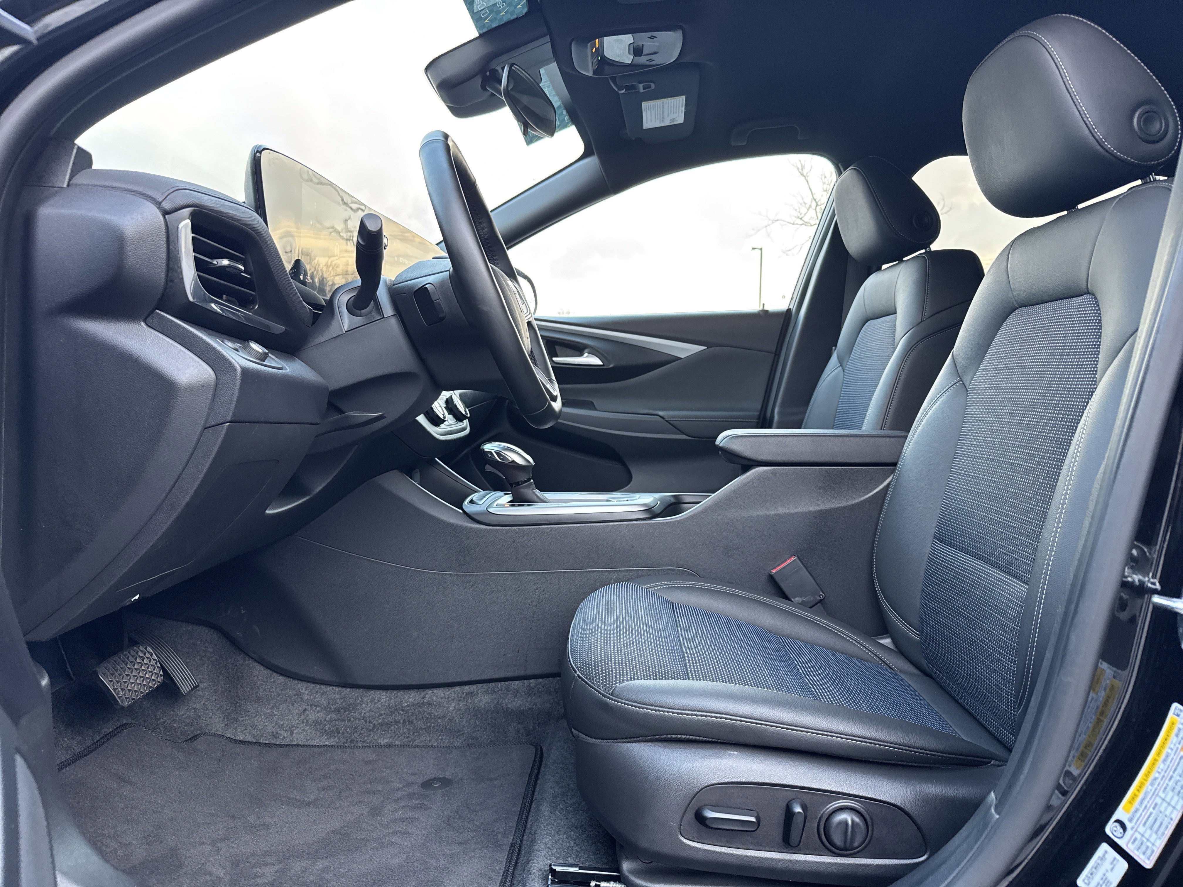 Used 2025 Buick Envista Preferred w/ Convenience I Package image 16