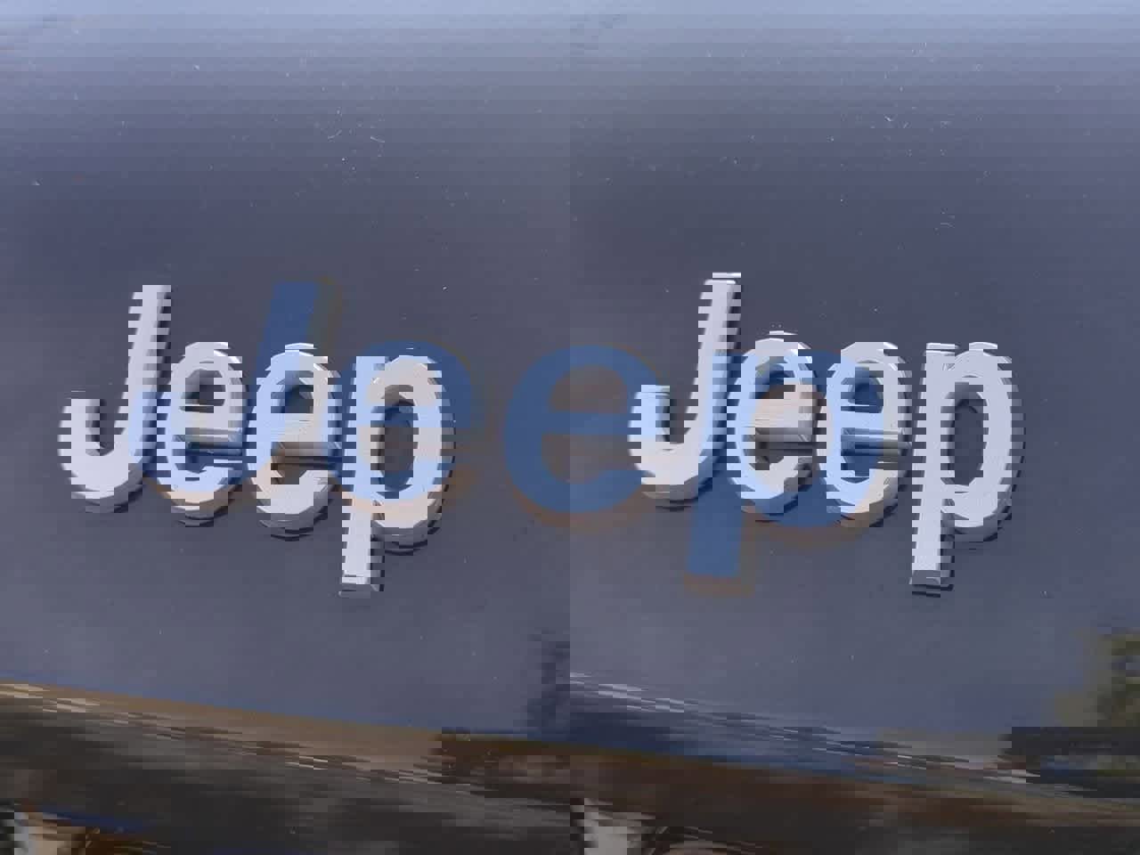 Used 2024 Jeep Grand Cherokee Limited image 12