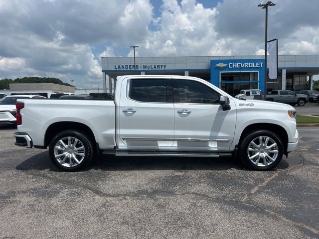 Used 2024 Chevrolet Silverado 1500 High Country w/ High Country Premium Package image 2