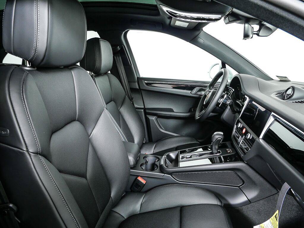Certified 2026 Porsche Macan Turbo AWD/4WD image 24