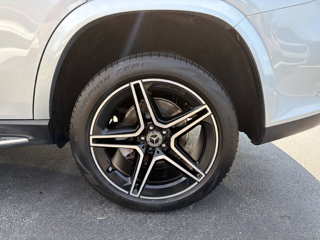 Used 2025 Mercedes-Benz GLS 450 4MATIC image 13