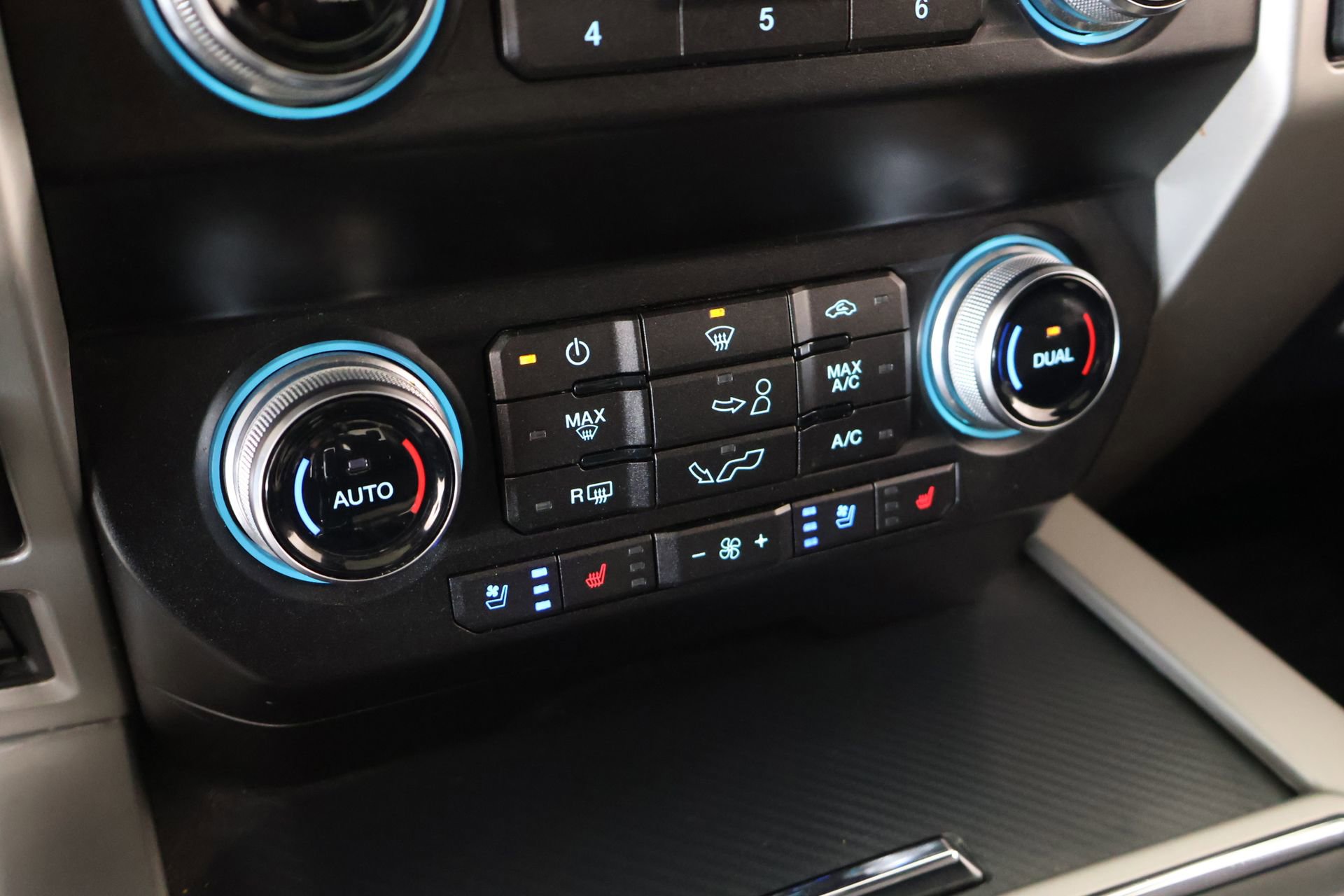 Used 2019 Ford F150 Lariat w/ Equipment Group 502A Luxury AWD/4WD image 8