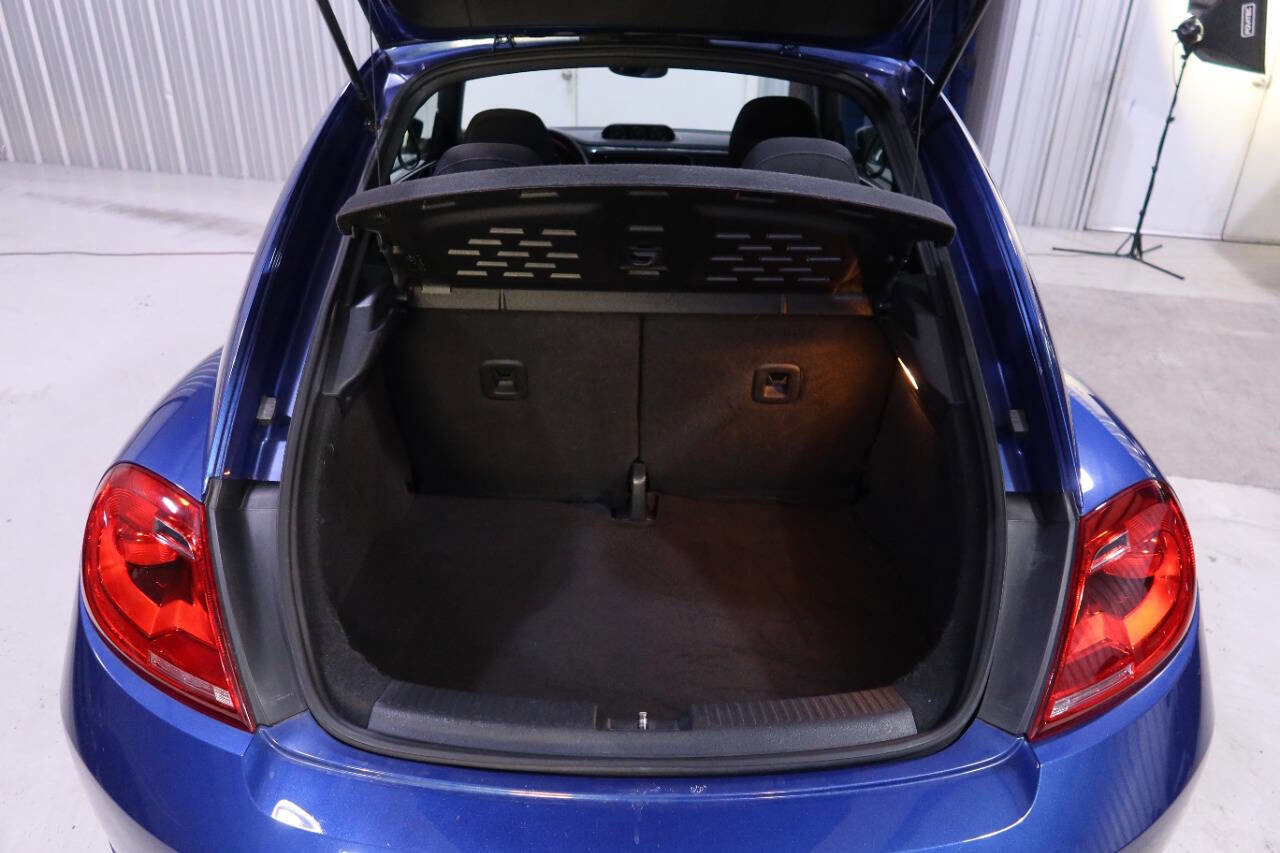 Used 2013 Volkswagen Beetle 2.0T image 27