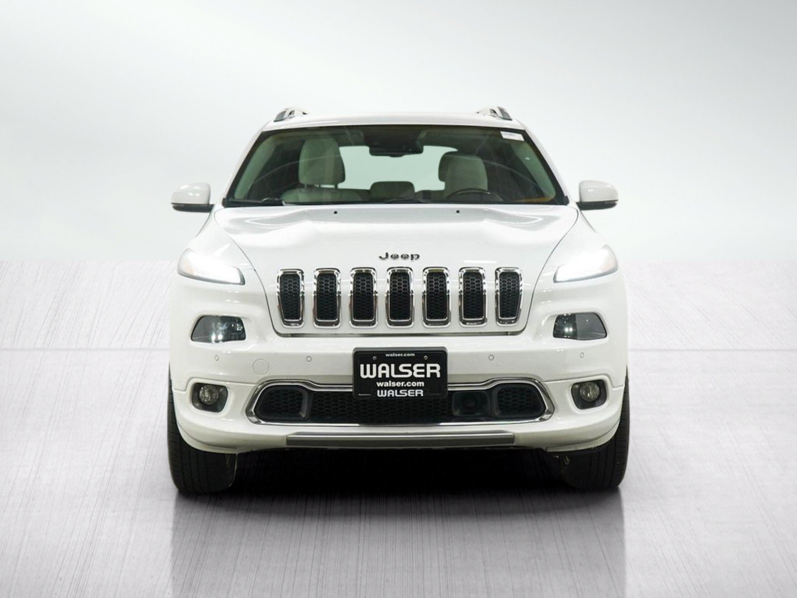 Used 2016 Jeep Cherokee Overland w/ Technology Group AWD/4WD image 8