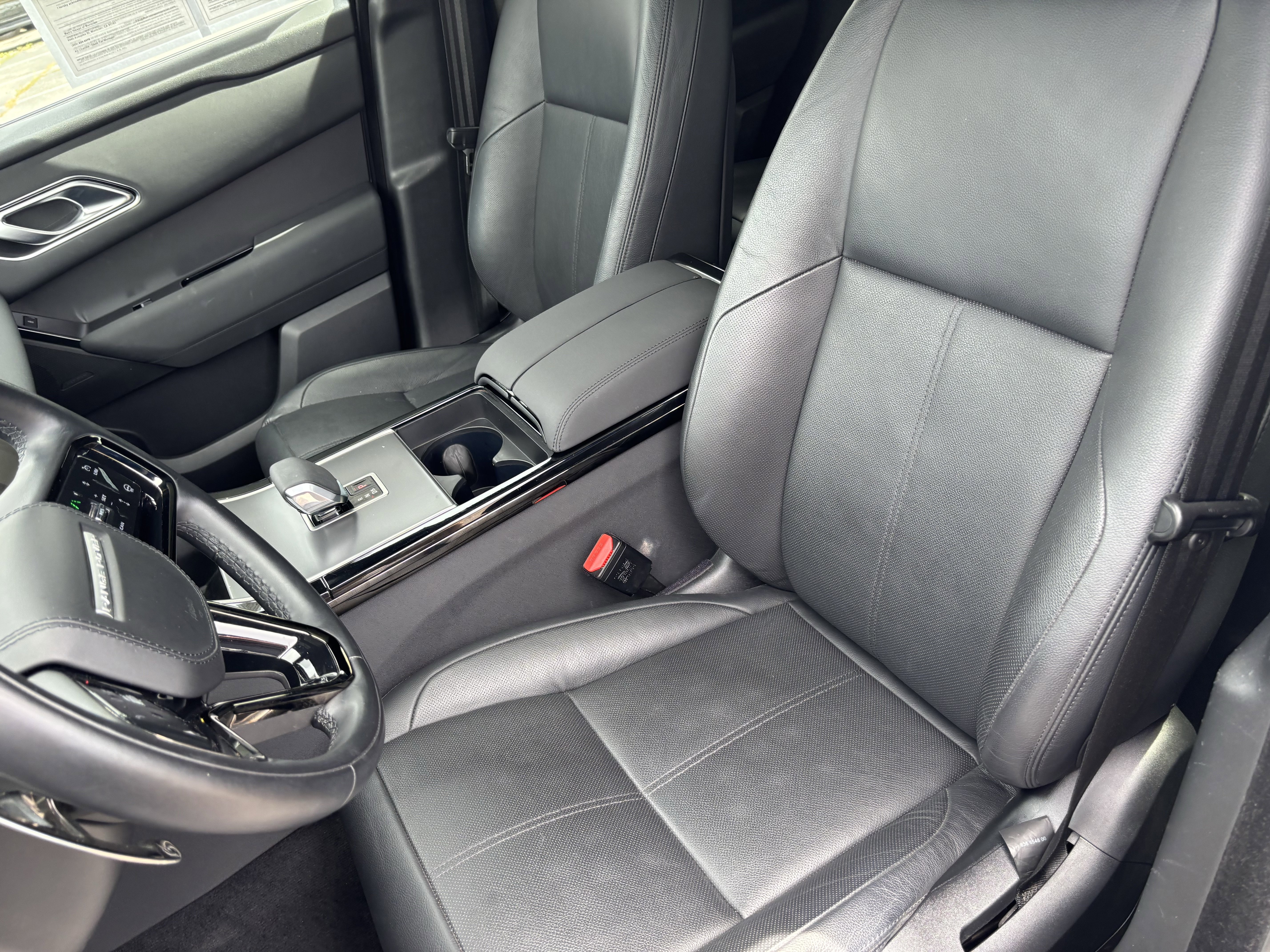 Used 2025 Land Rover Range Rover Velar Dynamic SE image 18