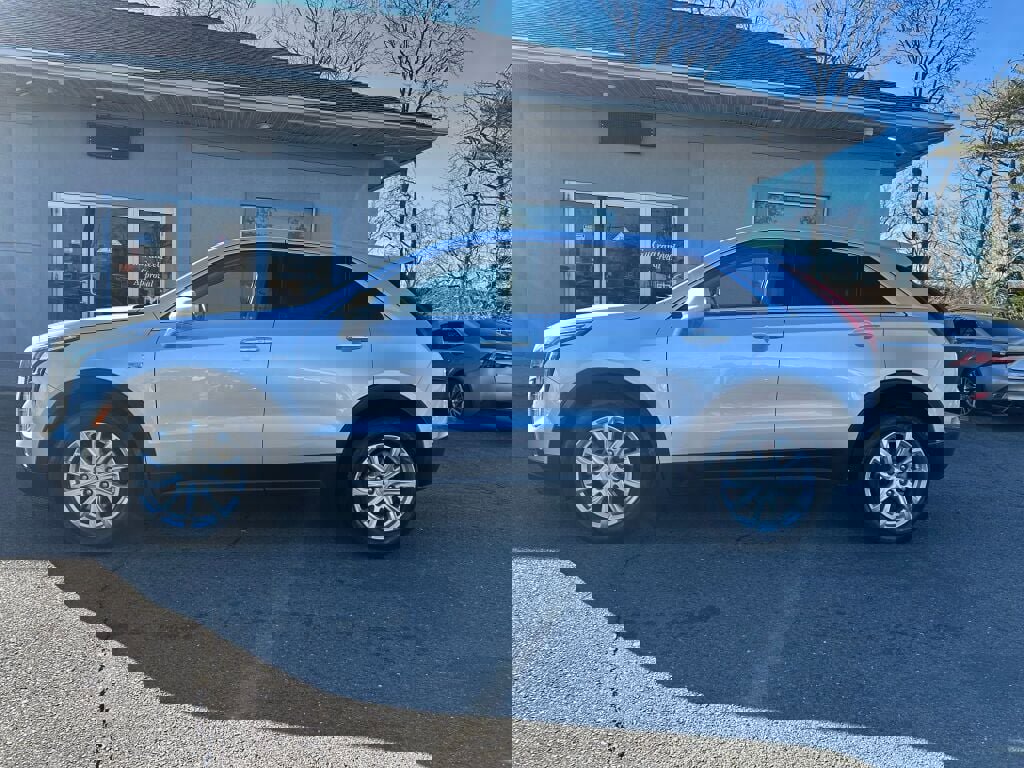 Used 2020 Cadillac XT4 Luxury w/ Cold Weather Package image 4