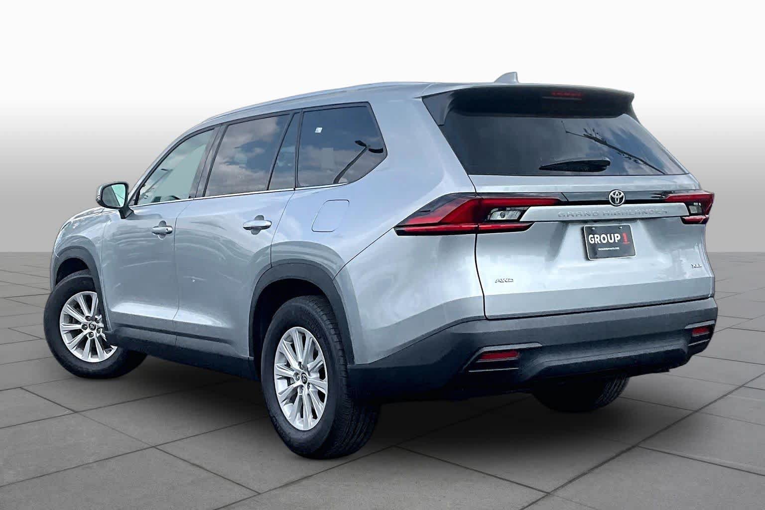 Used 2025 Toyota Grand Highlander AWD image 12