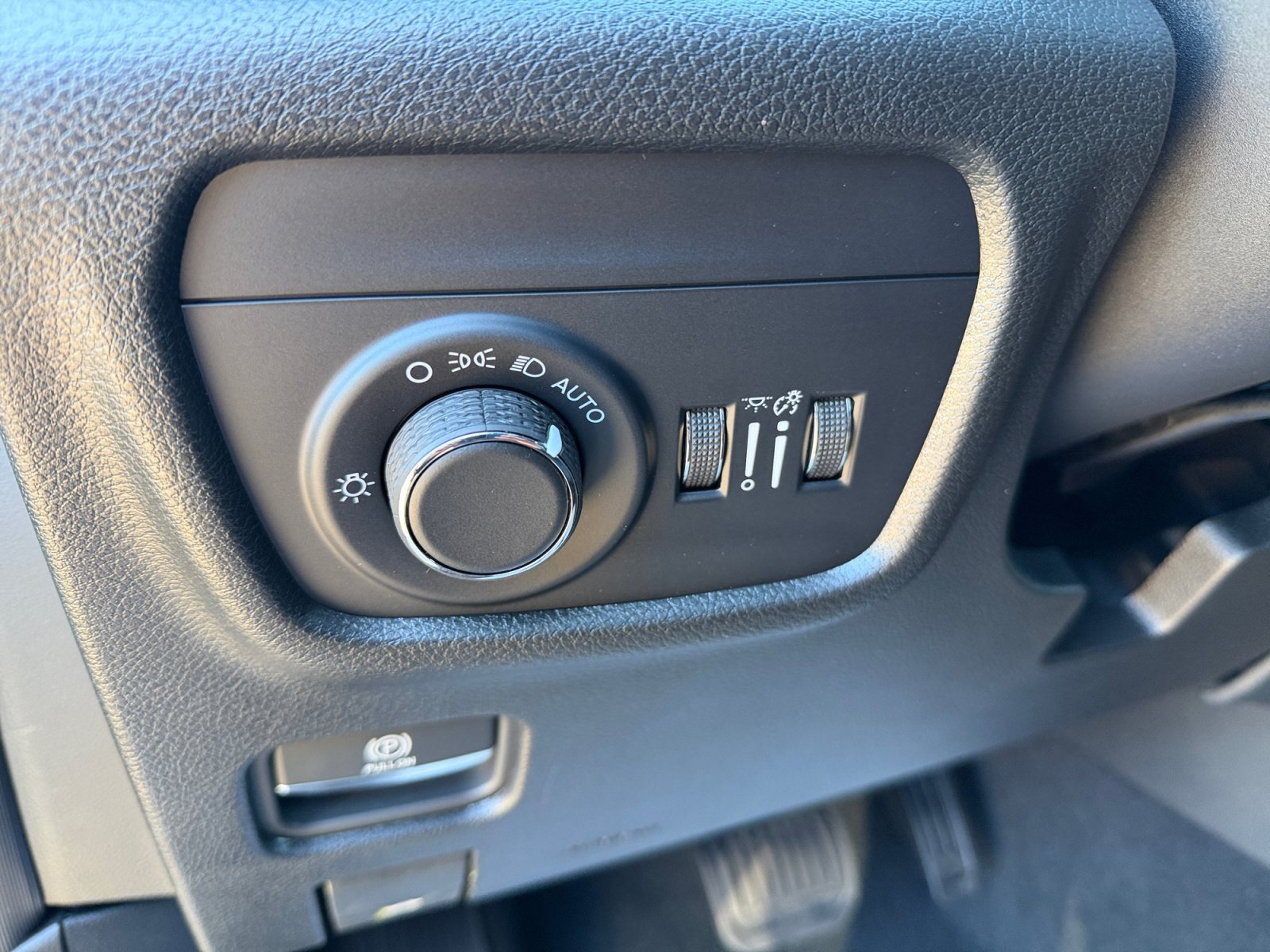 New 2025 Jeep Grand Cherokee L Altitude AWD/4WD image 32