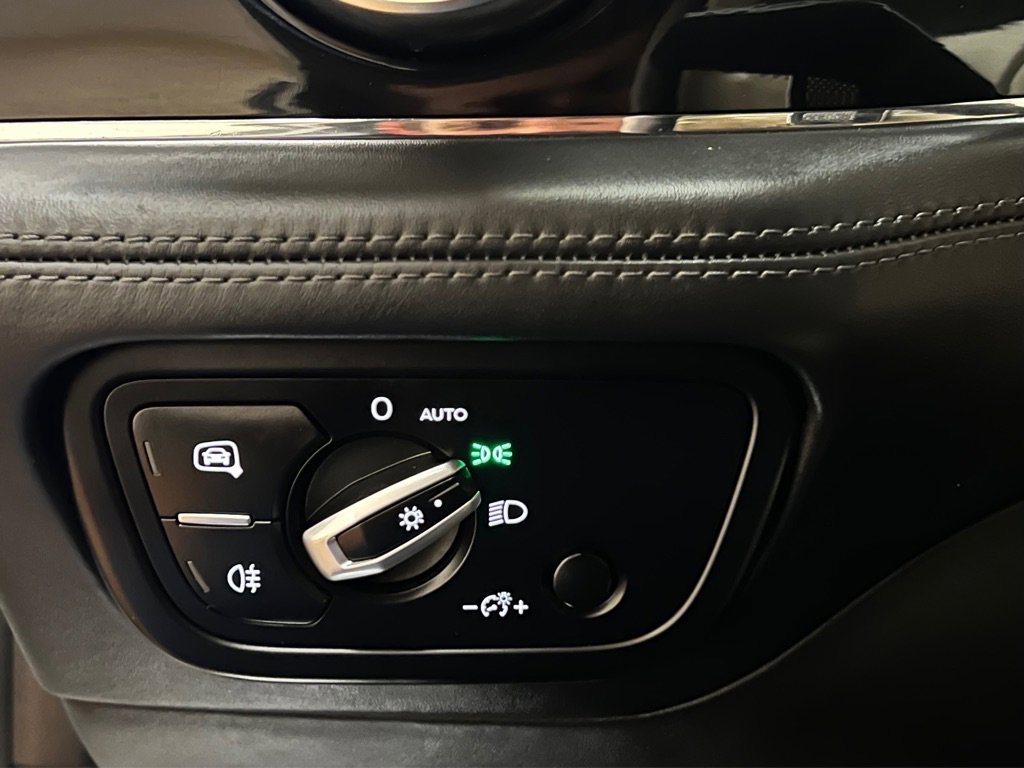 Used 2019 Bentley Bentayga image 27