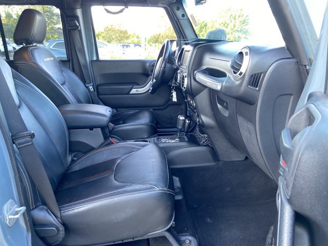 Used 2014 Jeep Wrangler Unlimited Rubicon w/ Connectivity Group AWD/4WD image 22