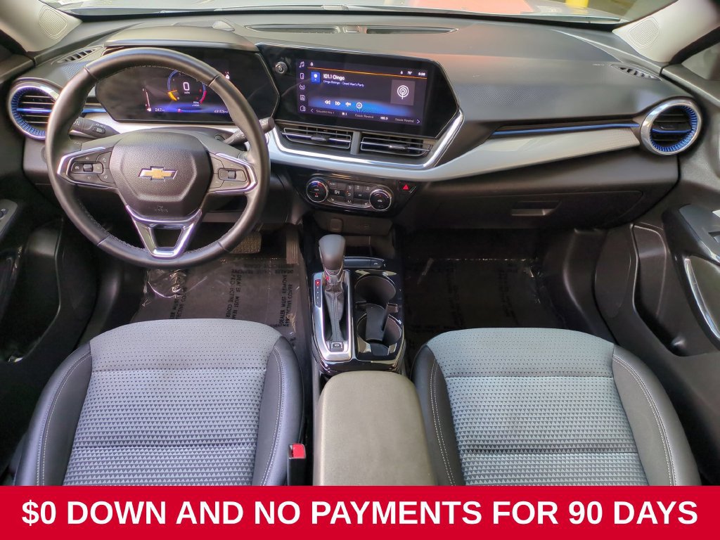 Used 2025 Chevrolet Trax LT w/ LT Convenience Package FWD image 24