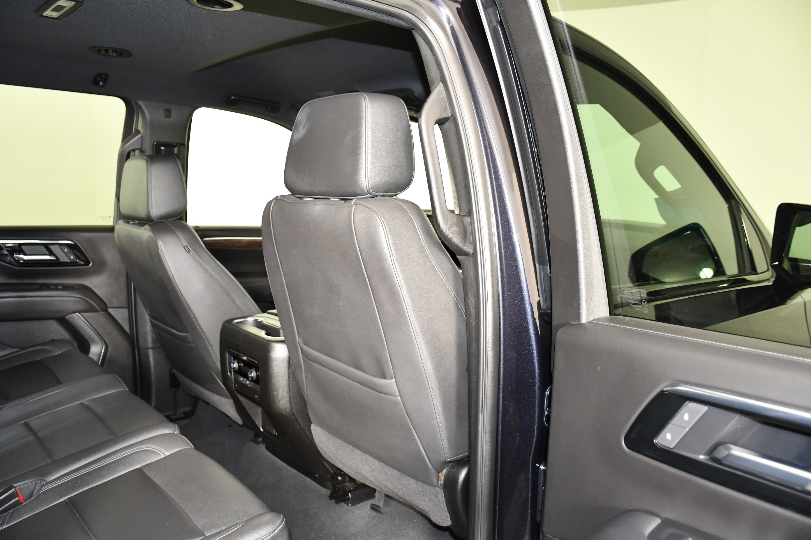 Used 2025 Chevrolet Suburban Z71 image 46