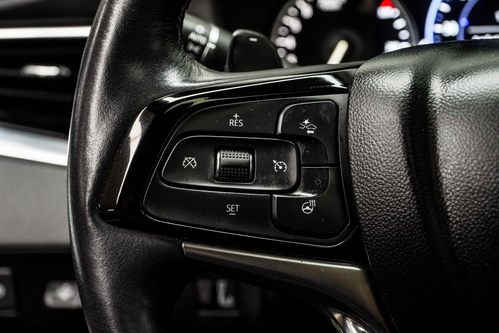 Used 2023 Buick Enclave Avenir image 28