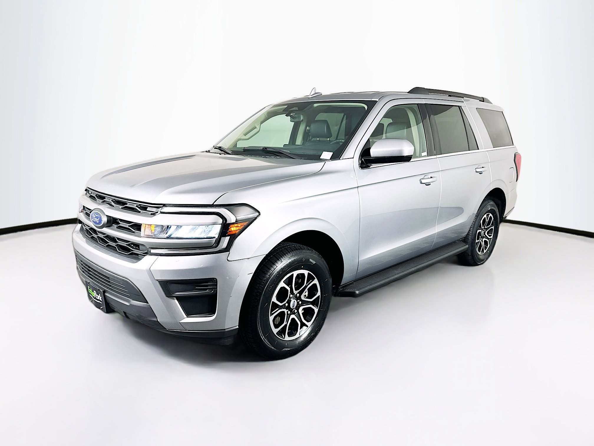 Used 2024 Ford Expedition XLT image 3