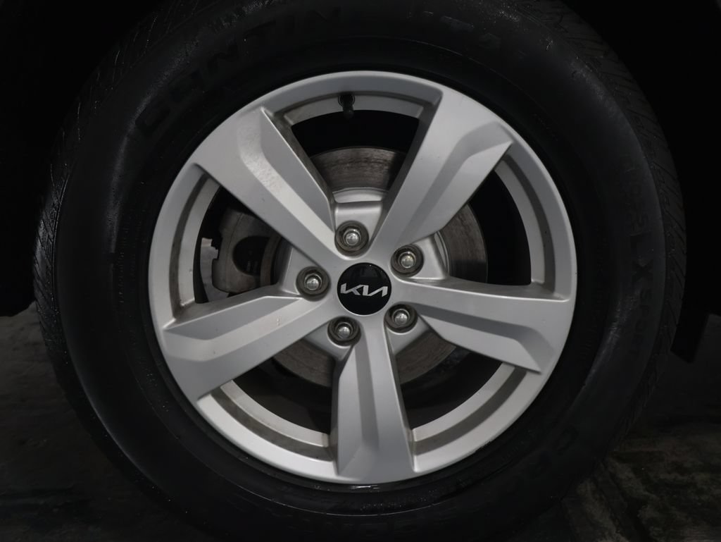 Used 2023 Kia Sorento LX FWD image 34