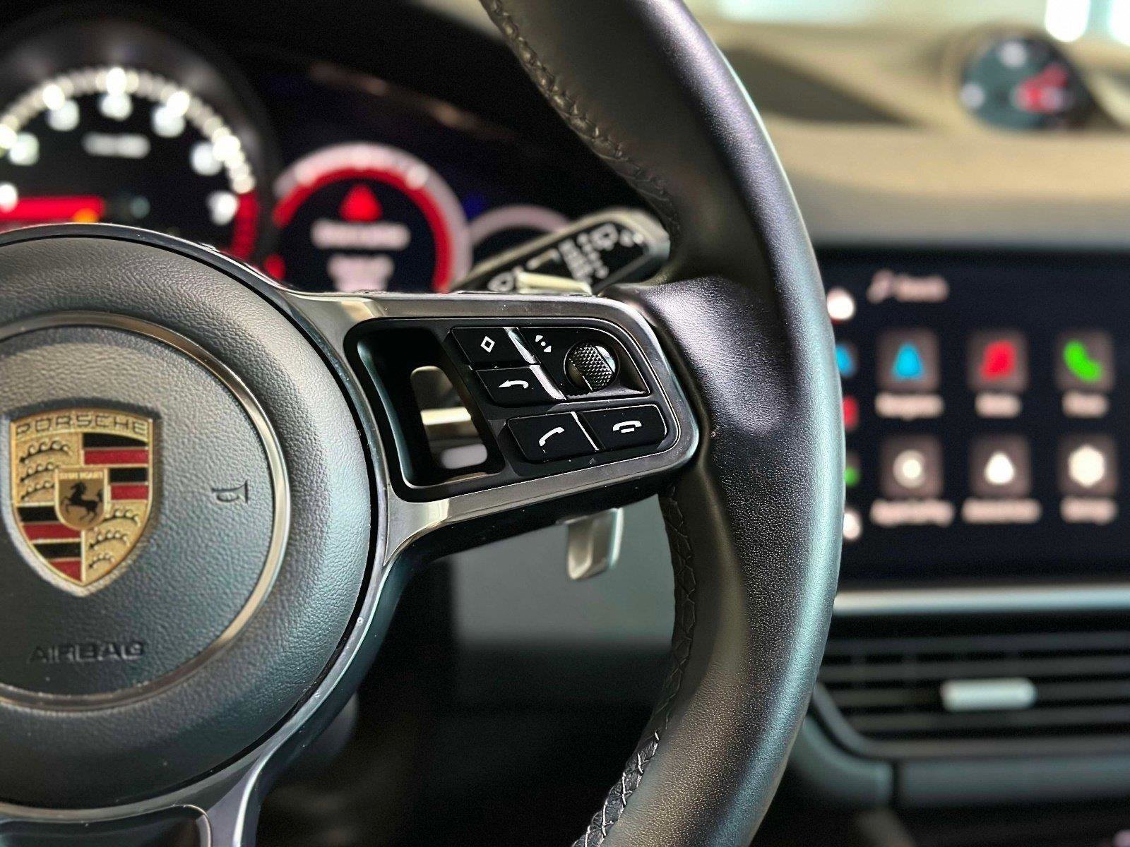 Used 2022 Porsche Cayenne image 28