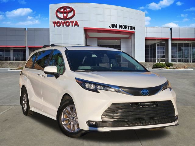 Used 2025 Toyota Sienna XLE
