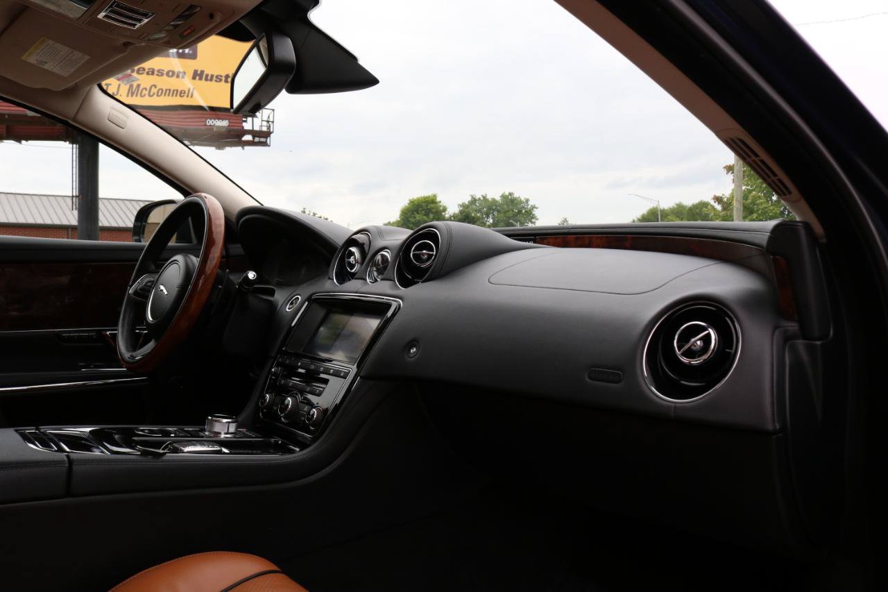 Used 2017 Jaguar XJ R-Sport AWD/4WD image 51