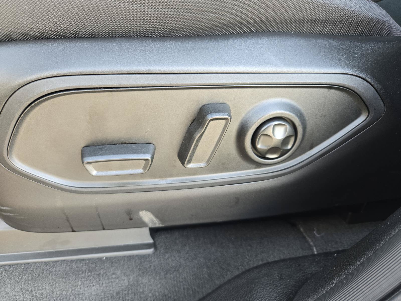 Used 2025 Jeep Grand Cherokee Laredo X RWD image 24