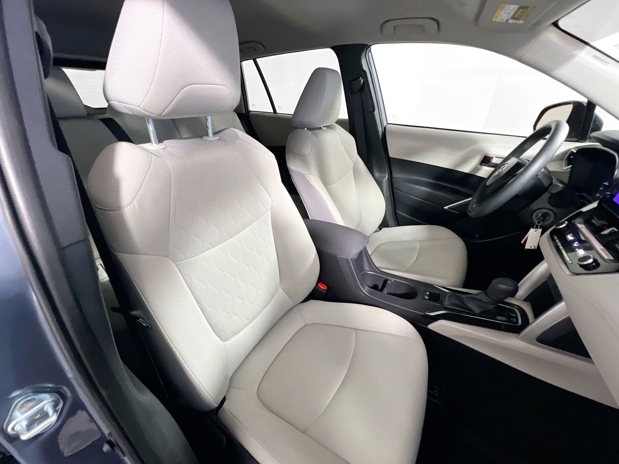 Used 2024 Toyota Corolla Cross L image 30