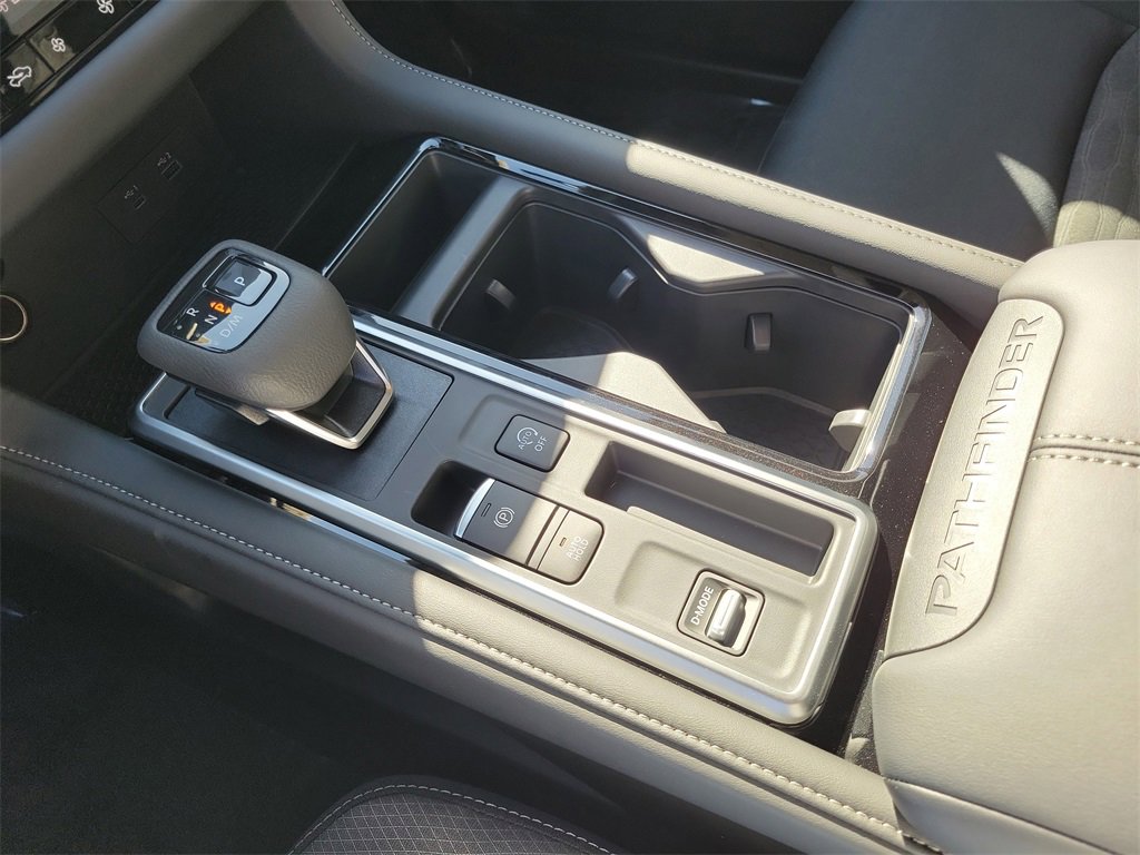 New 2025 Nissan Pathfinder SV image 10