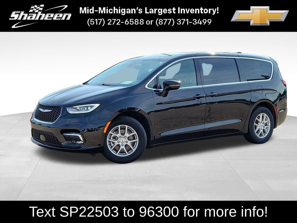 Used 2025 Chrysler Pacifica Select