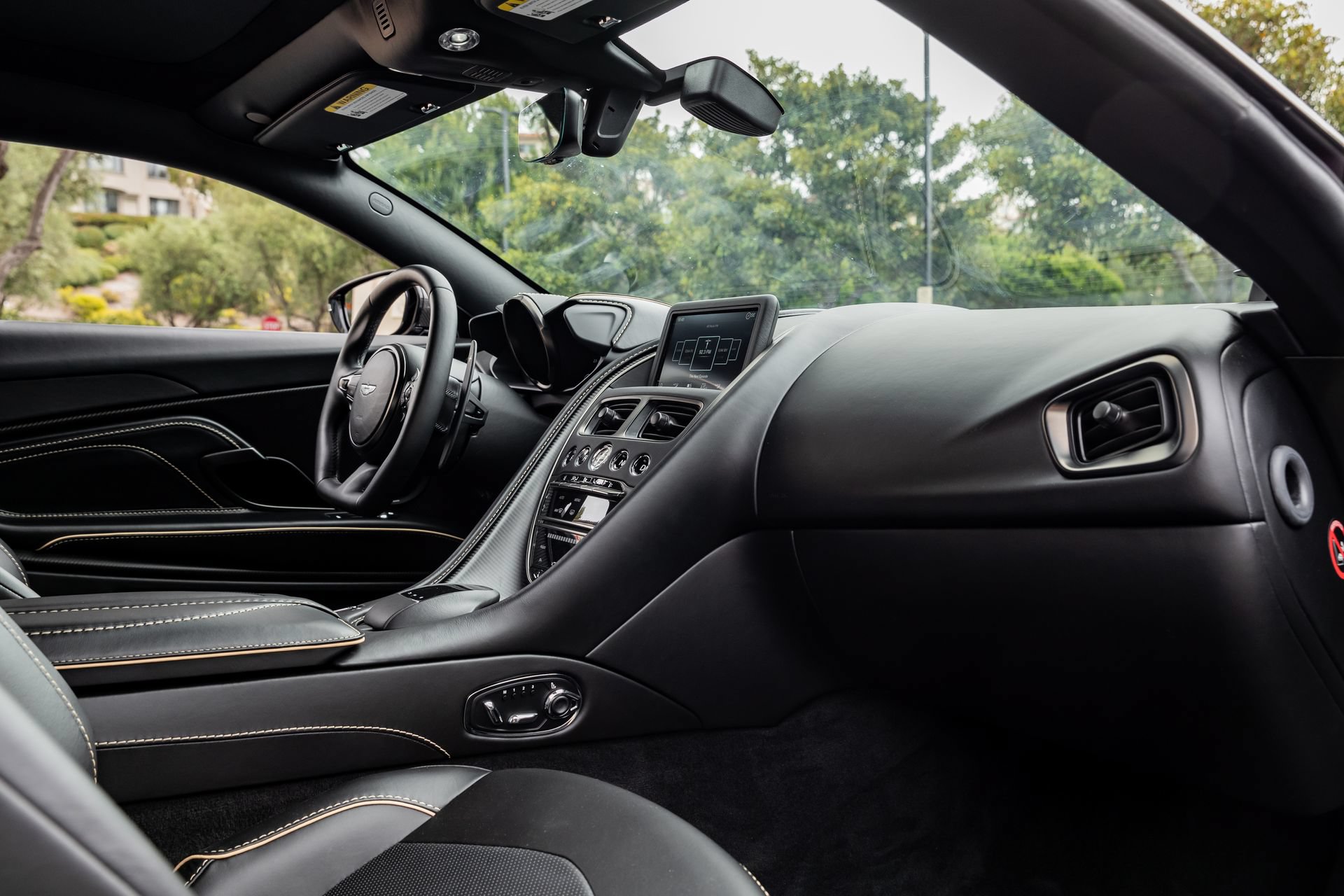 Used 2019 Aston Martin DBS Superleggera RWD image 15