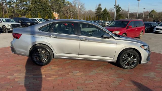 Used 2022 Volkswagen Jetta SE image 4