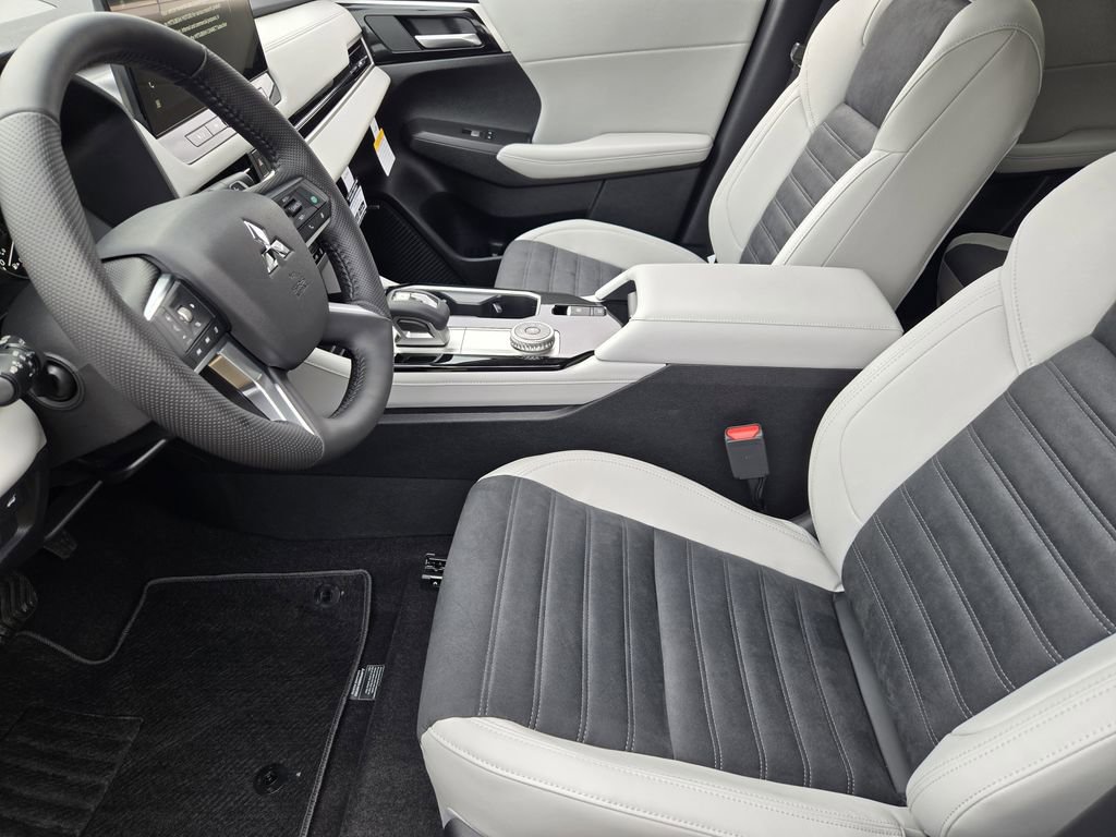 New 2026 Mitsubishi Outlander LE image 10