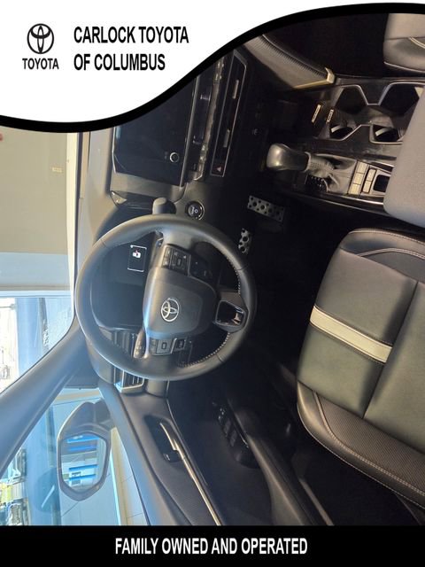 Used 2025 Toyota Camry SE w/ Convenience Package FWD image 17