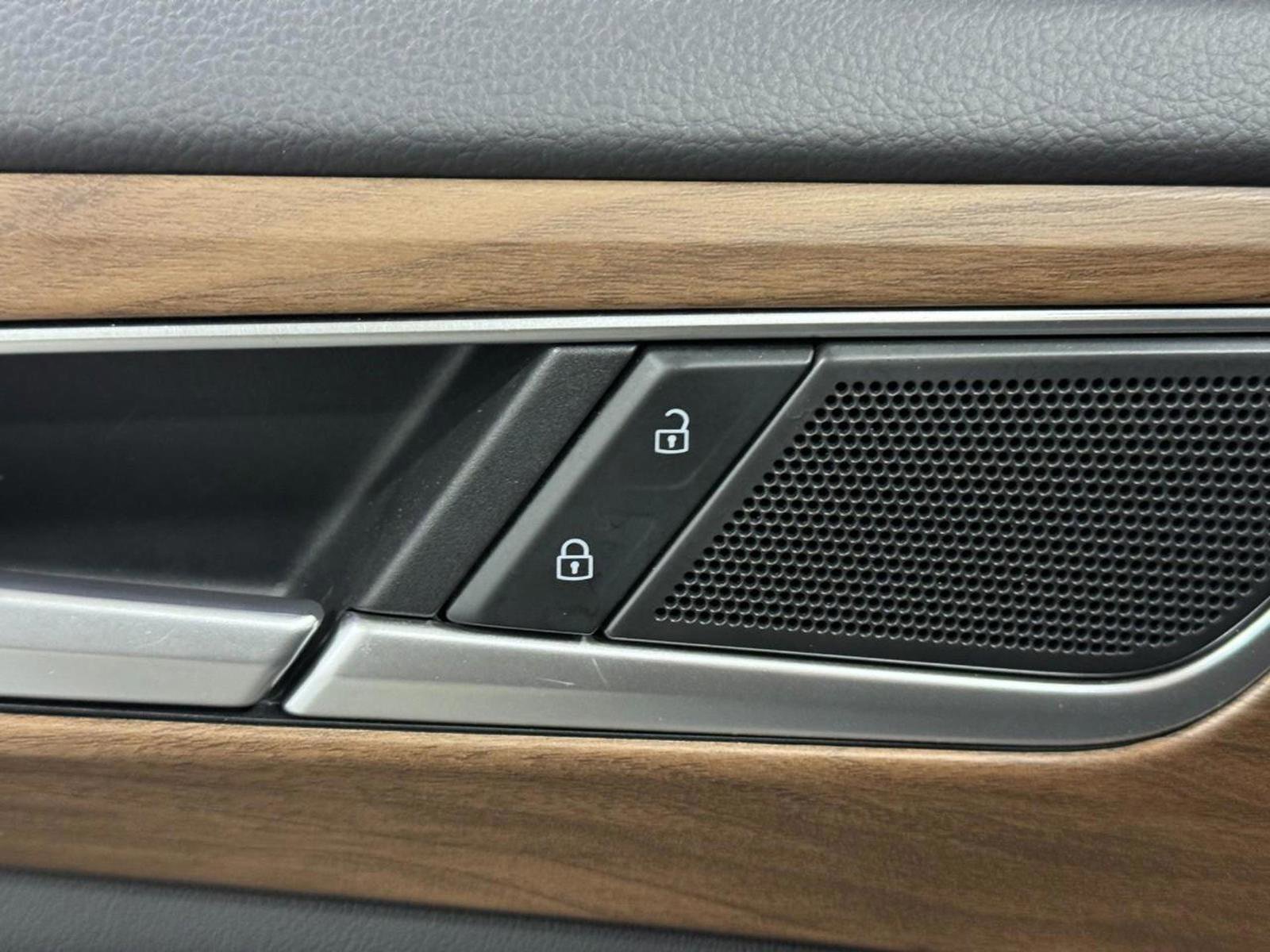 Used 2024 Volkswagen Atlas SE image 25