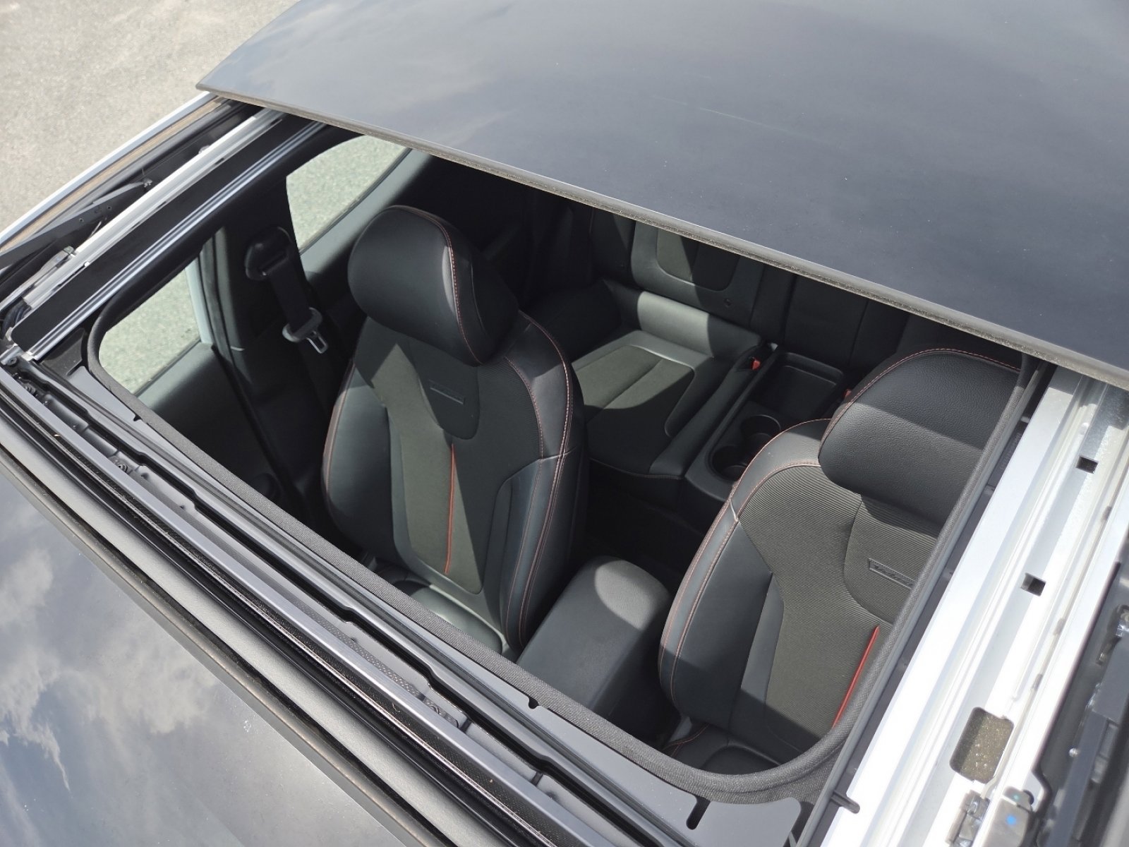 Used 2020 Hyundai Veloster 2.0 Premium FWD image 3