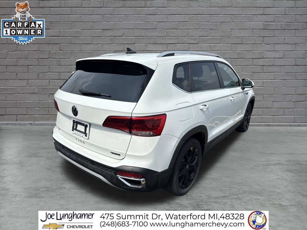 Used 2022 Volkswagen Taos SE w/ Panoramic Sunroof Package AWD/4WD image 3
