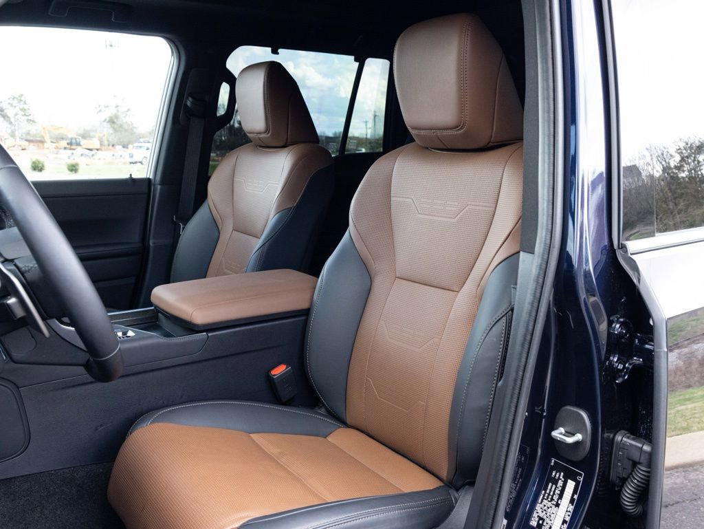 Used 2024 Lexus GX 550 w/ Accessory Package (2T) image 3