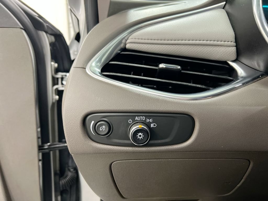 Used 2018 Chevrolet Malibu Premier FWD image 19