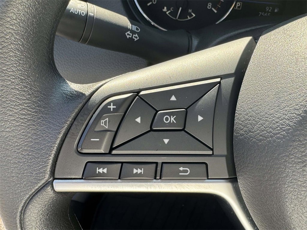 Used 2020 Nissan Rogue Sport S image 17