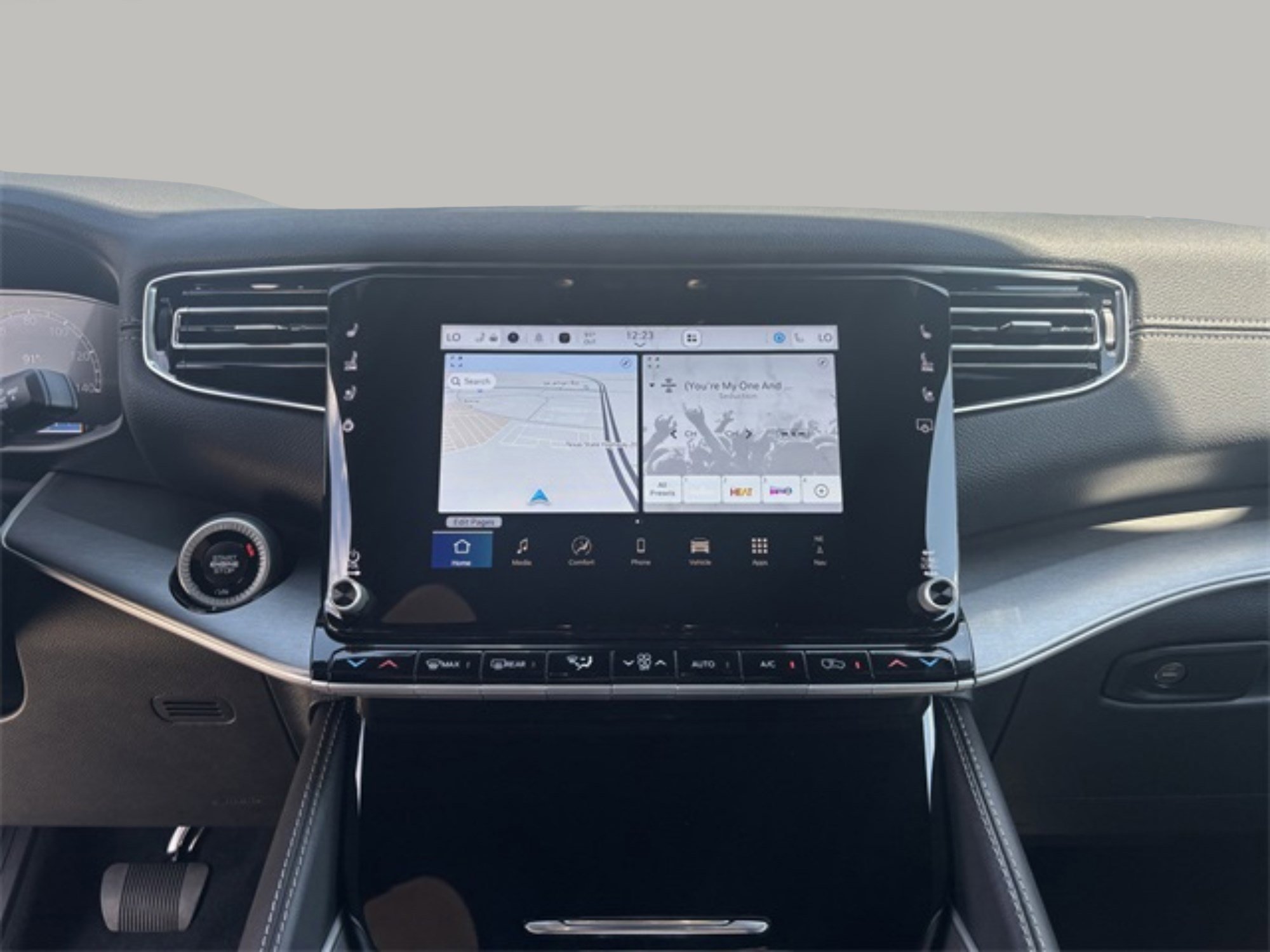 New 2025 Jeep Wagoneer L 4WD w/ Convenience Group I image 17