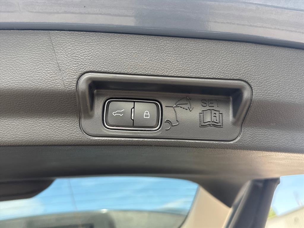 Used 2025 Ford Explorer Active AWD/4WD image 6