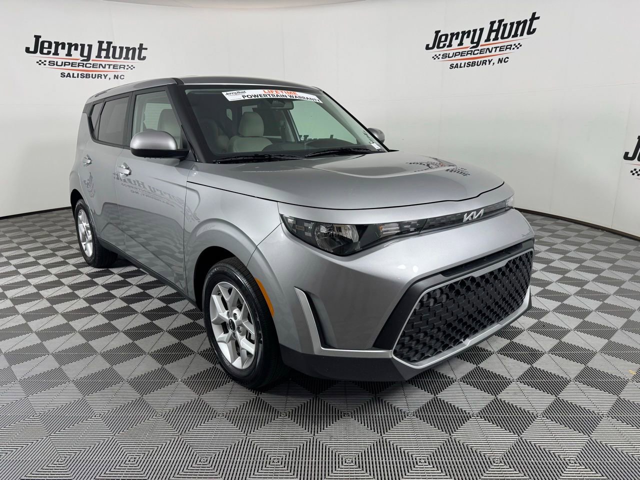 Used 2025 Kia Soul LX w/ LX Technology Package FWD image 5