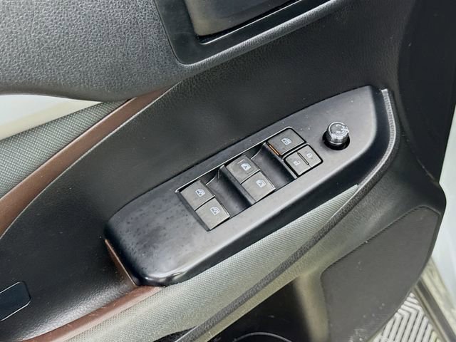 Used 2019 Toyota Highlander LE AWD/4WD image 17