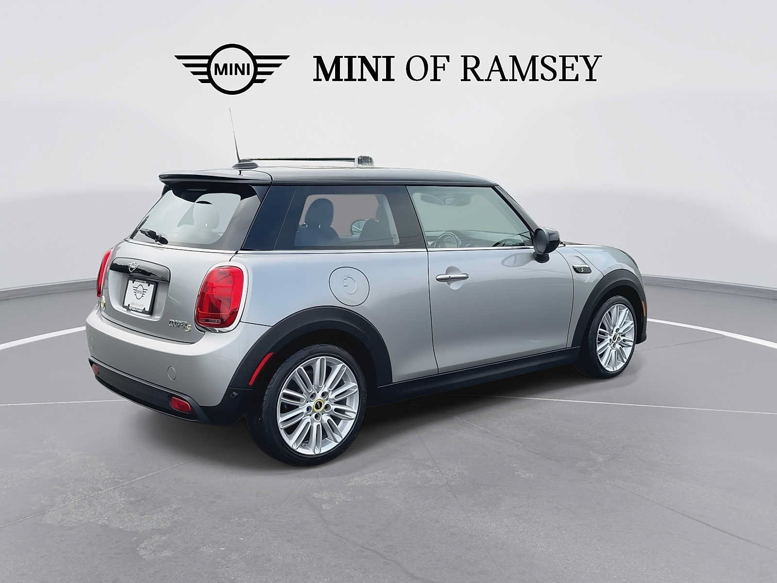 Used 2024 MINI Cooper SE w/ Signature Upholstery Package FWD image 8