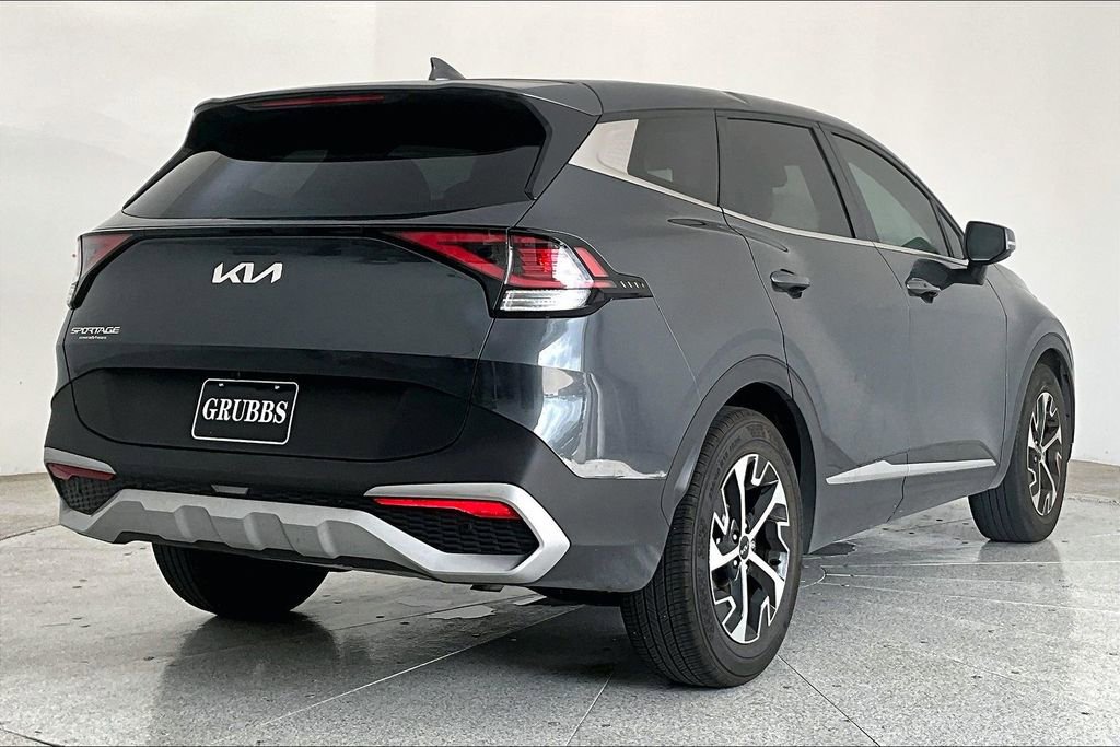 Used 2023 Kia Sportage EX image 2